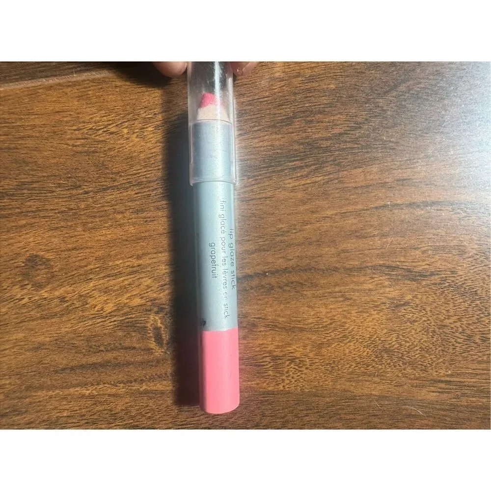Stila Lip Glaze crayon in Grapefruit